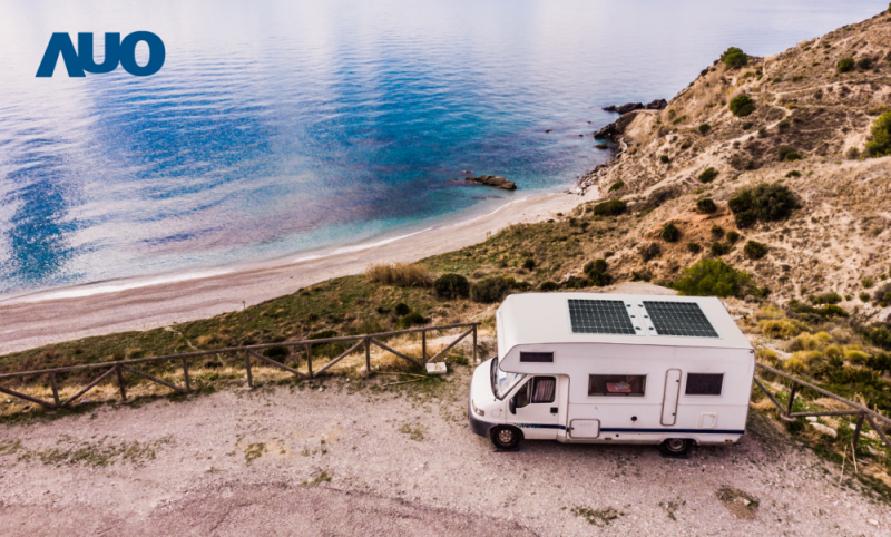 「可撓輕量化太陽光電板SunCurva」使用輕量特殊耐候型複合板取代傳統太陽能板的玻璃前板，不僅降低70%重量，每米平方僅3Kg；具有抗衝擊性能及通過電磁相容性測試，可應用於交通運輸工具，如露營車、遊艇等